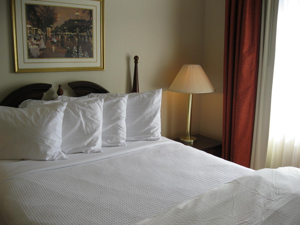 Chisholm Suite Hotel Duncan Δωμάτιο φωτογραφία